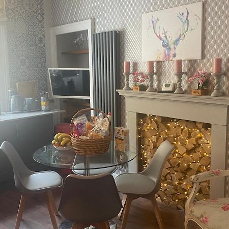Georgian City Apartment At Thomas Street Double Bedroom And Two Single Trundle Beds Бат Екстериор снимка