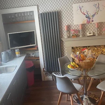 Georgian City Apartment At Thomas Street Double Bedroom And Two Single Trundle Beds Бат Екстериор снимка