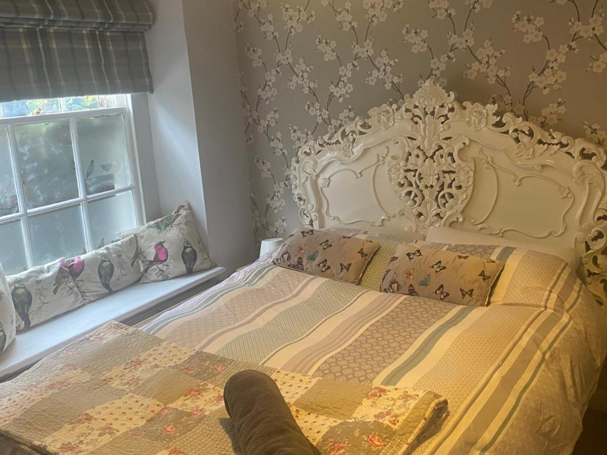 Georgian City Apartment At Thomas Street Double Bedroom And Two Single Trundle Beds Бат Екстериор снимка