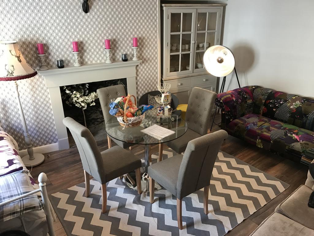 Georgian City Apartment At Thomas Street Double Bedroom And Two Single Trundle Beds Бат Екстериор снимка